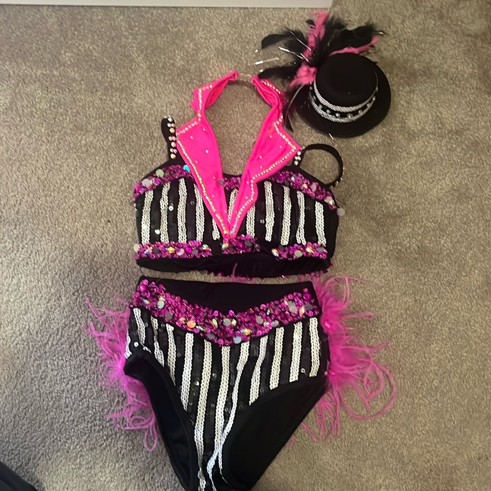 2 piece costume with clip on mini top hat